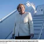 2018年德国总理默克尔从空客飞机上下来