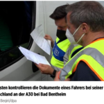 2个警察在A3 高速公路上检查一个入境德国的司机的文件