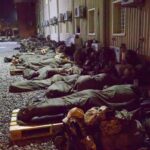 德国驻喀布尔机场士兵露宿和洗衣服 01