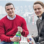 瑞士20多岁的商人卢卡（左）和贾沙何（右）：一夜暴富的年轻的亿万富翁