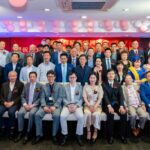 【1】今年的6月27日，在荷兰代尔夫特的上海花园酒店，近三百位会员欢聚一堂，庆祝广州同乡会成立20 周年，同时也是第五届理事会的就职典礼。中国驻荷大使馆官员和荷兰侨团友